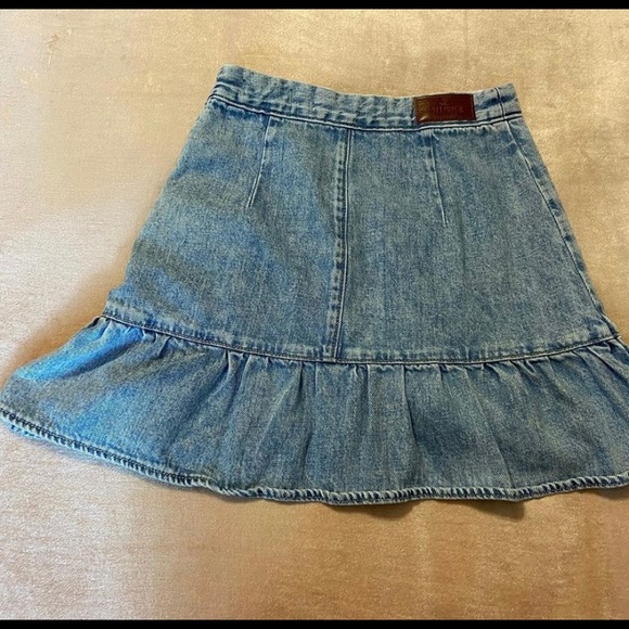 Hollister ruffle denim skirt - Picture 2 of 3